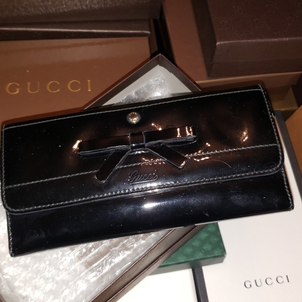 Black bowtie Gucci clutch